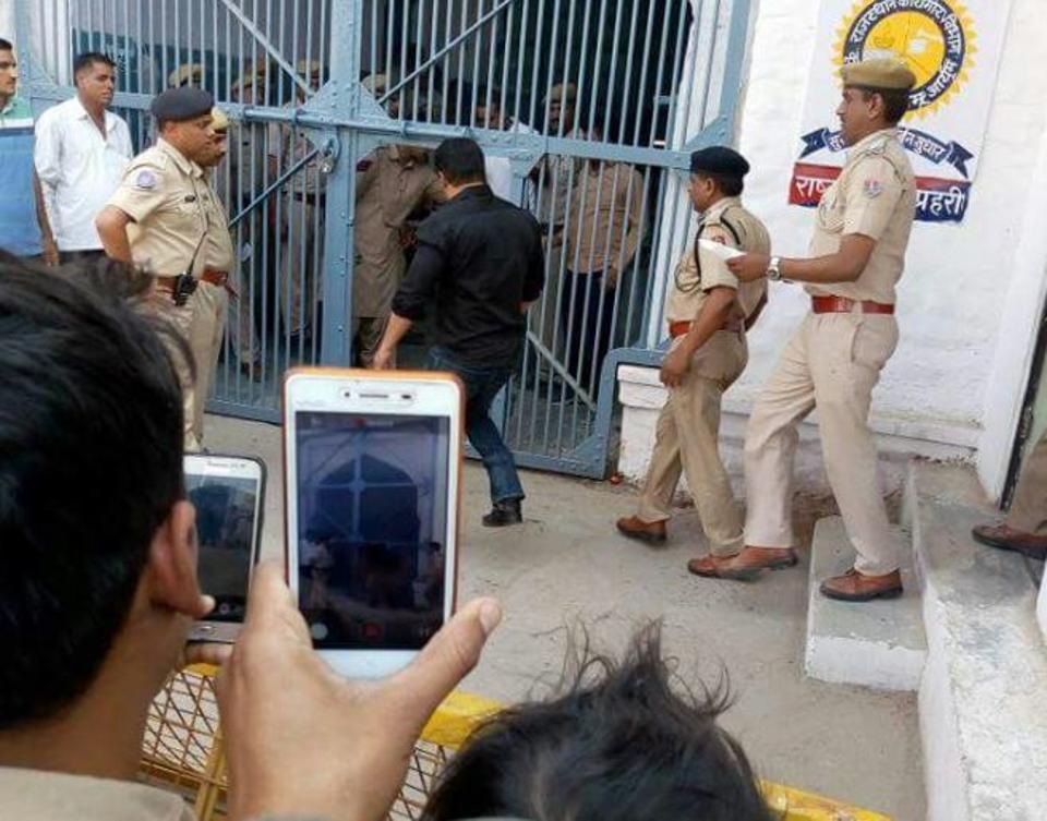 Salman Khan Going Inside Jodhpur Jail