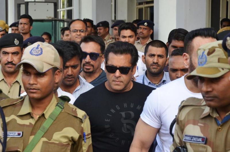 Salman Khan Jail With Bodyguards