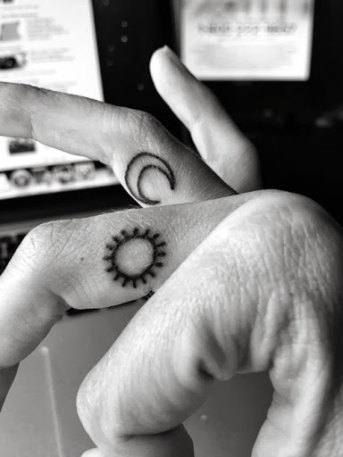 Mind Blowing Sun And Moon Tattoo Idea For Men Fingers