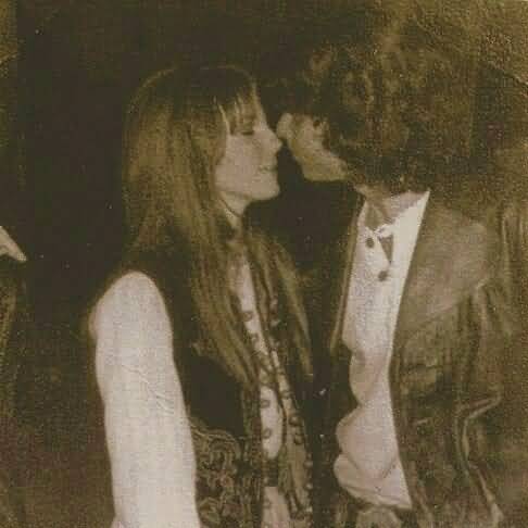 Some Rare Pictures Of Jim Morrison with Girlfriend Pamela Courson 42