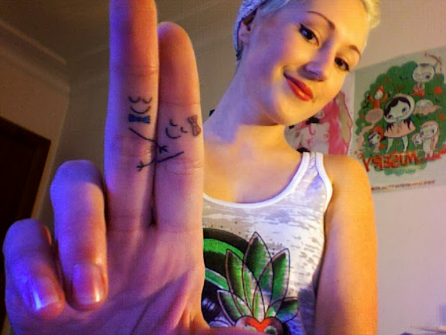 Iggy Azalea With Smiling Couple Finger Tattoo Design