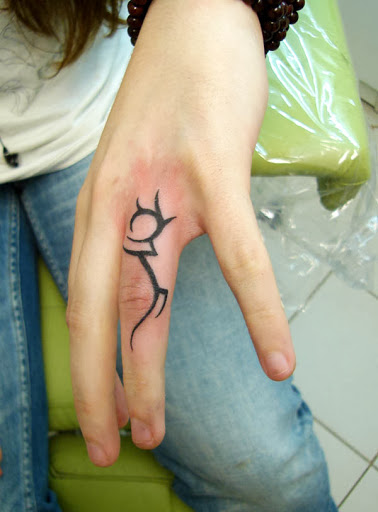 Wonderful Black Ink Tribal Tattoo Art For Girl Finger