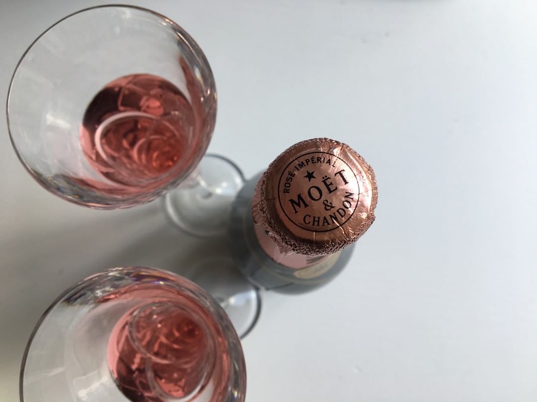 Rose Imperial Moet Champagne